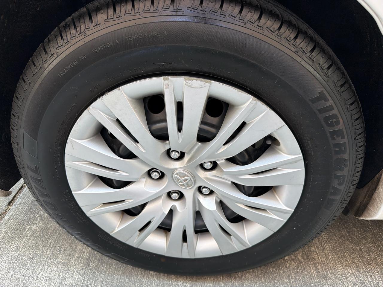 Toyota Camry Hybrid XLE 2014