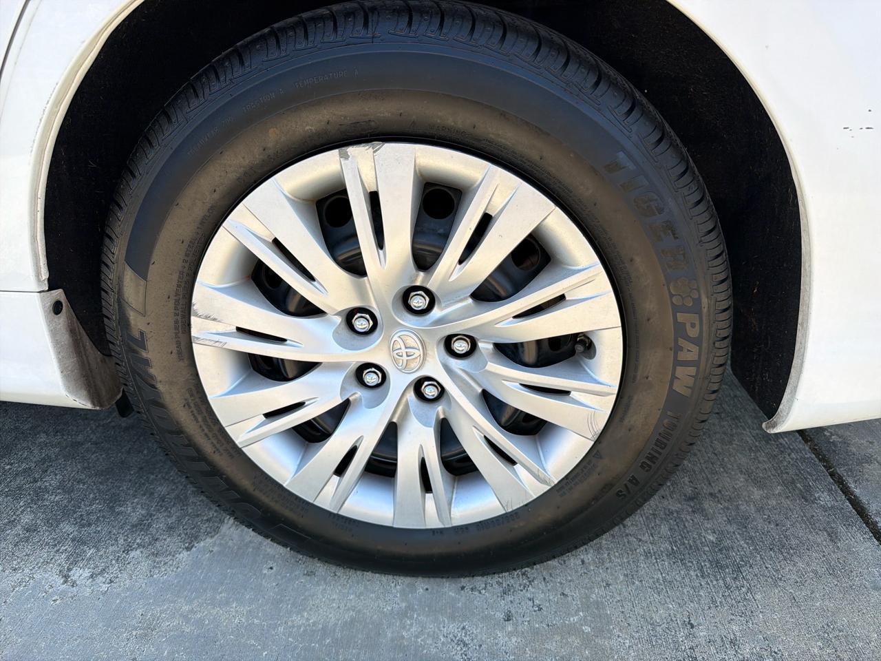 Toyota Camry Hybrid XLE 2014