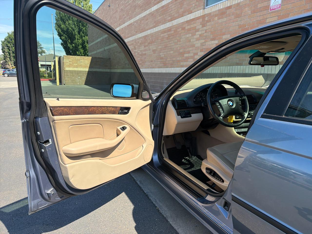 BMW 3-Series 325i Sedan 2003