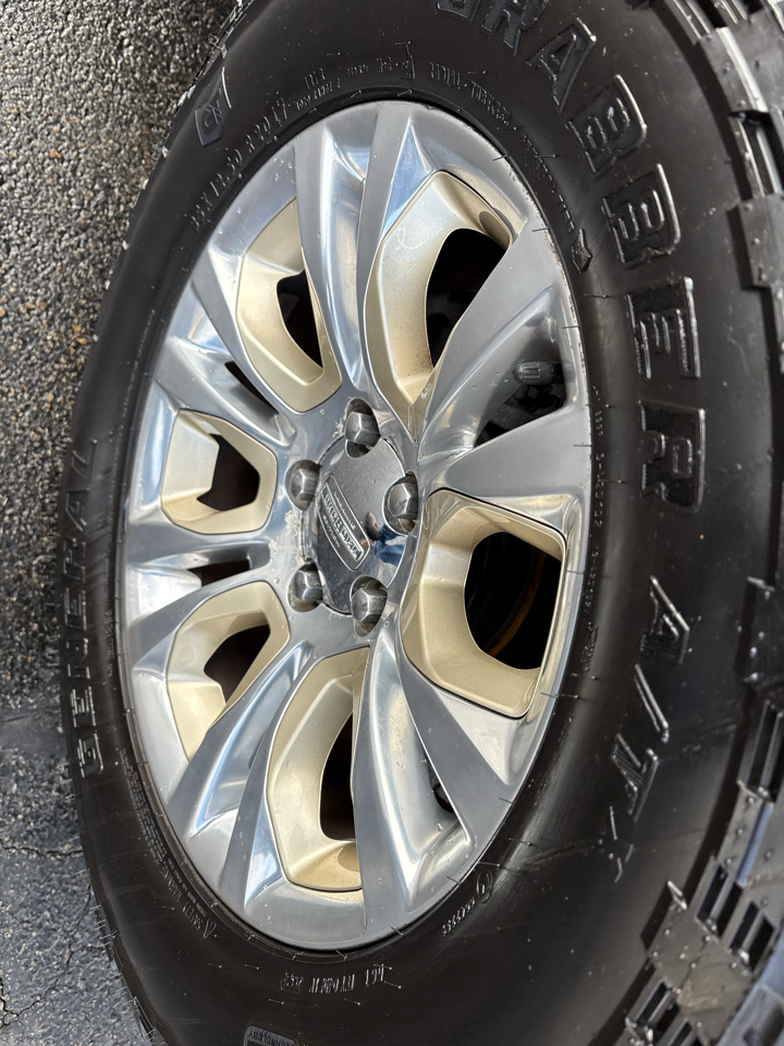 RAM 1500 4WD Crew Cab 140.5" Laramie Longhorn 2015