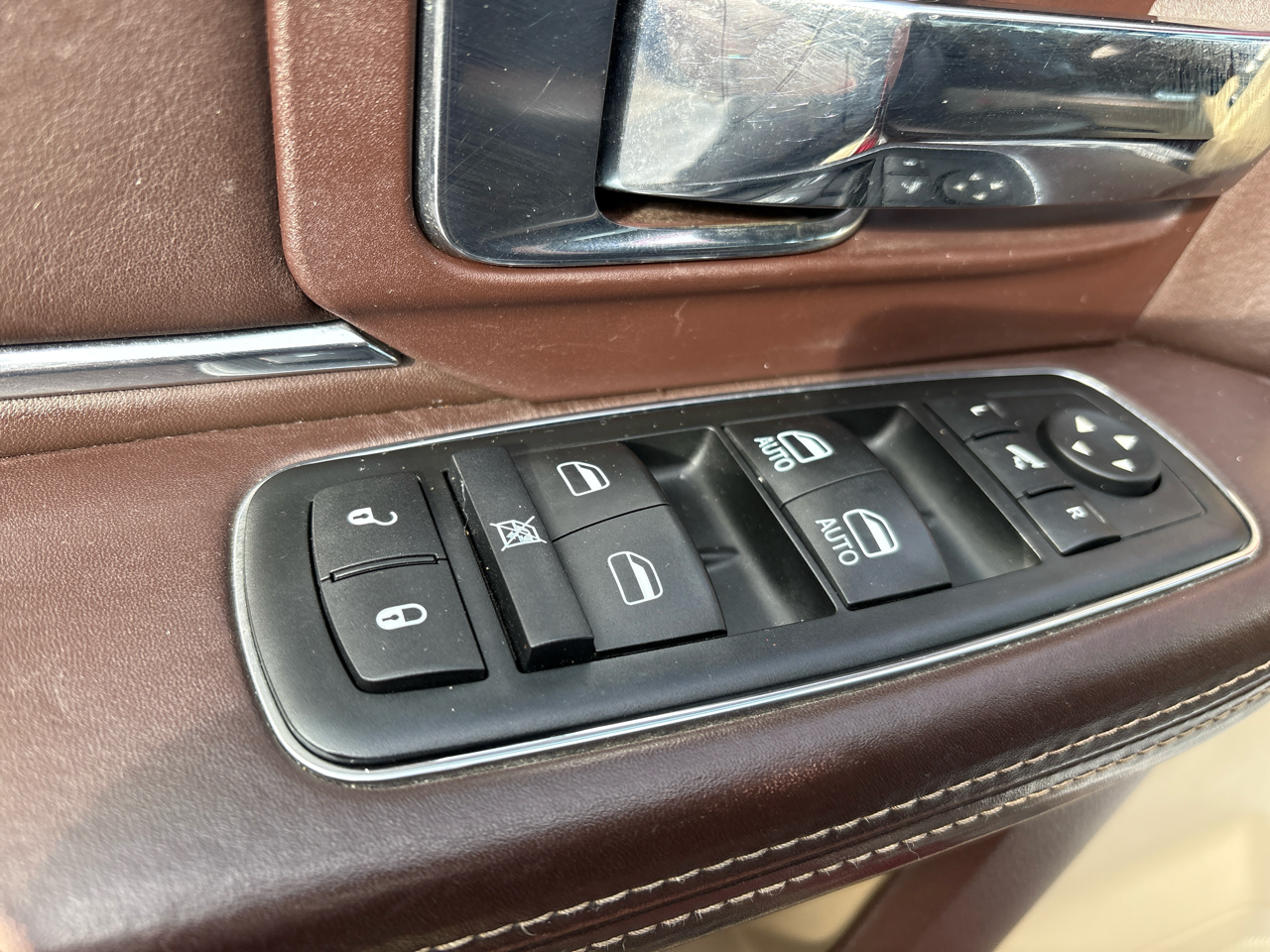 RAM 1500 4WD Crew Cab 140.5" Laramie Longhorn 2015