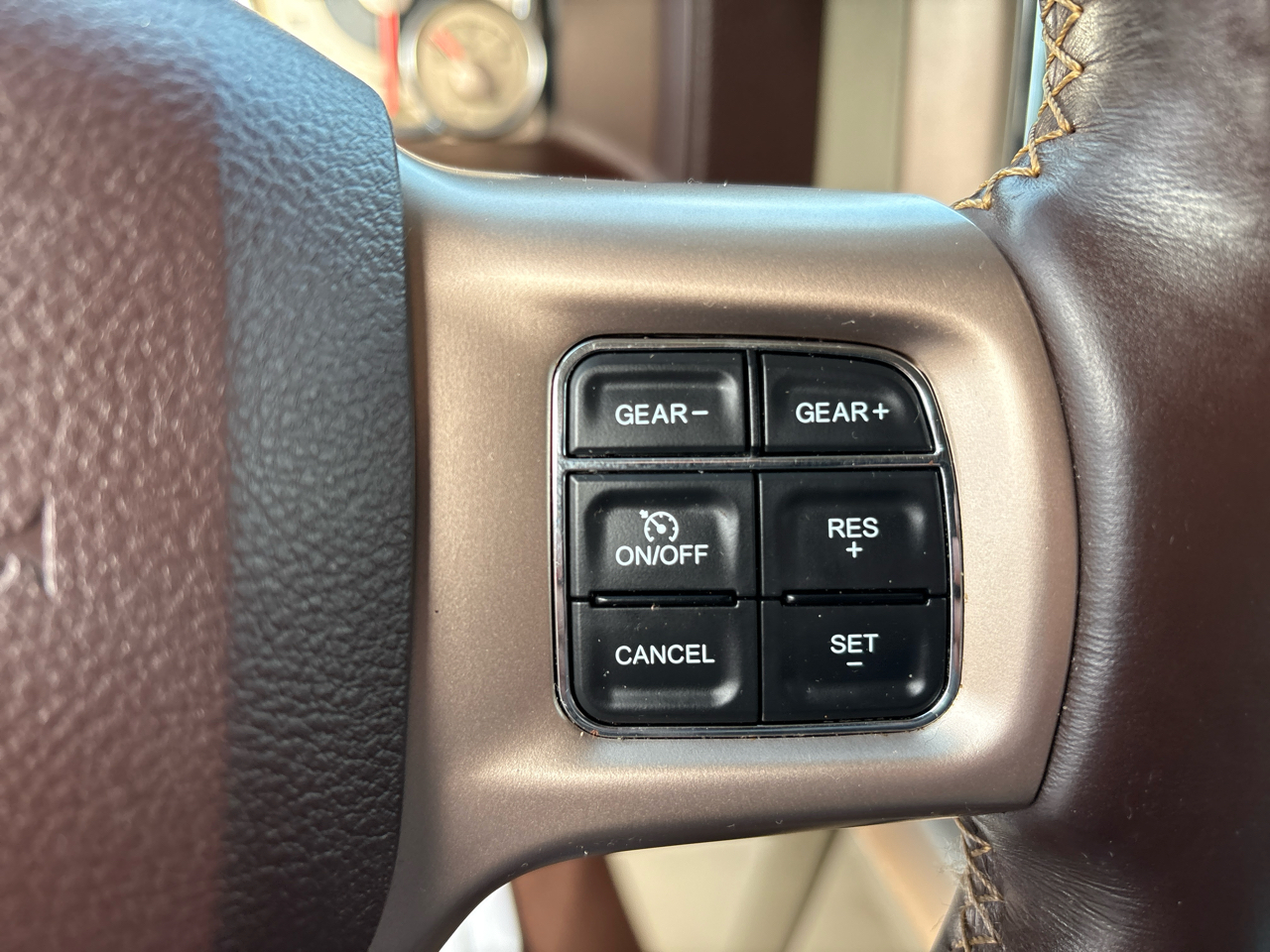 RAM 1500 4WD Crew Cab 140.5" Laramie Longhorn 2015