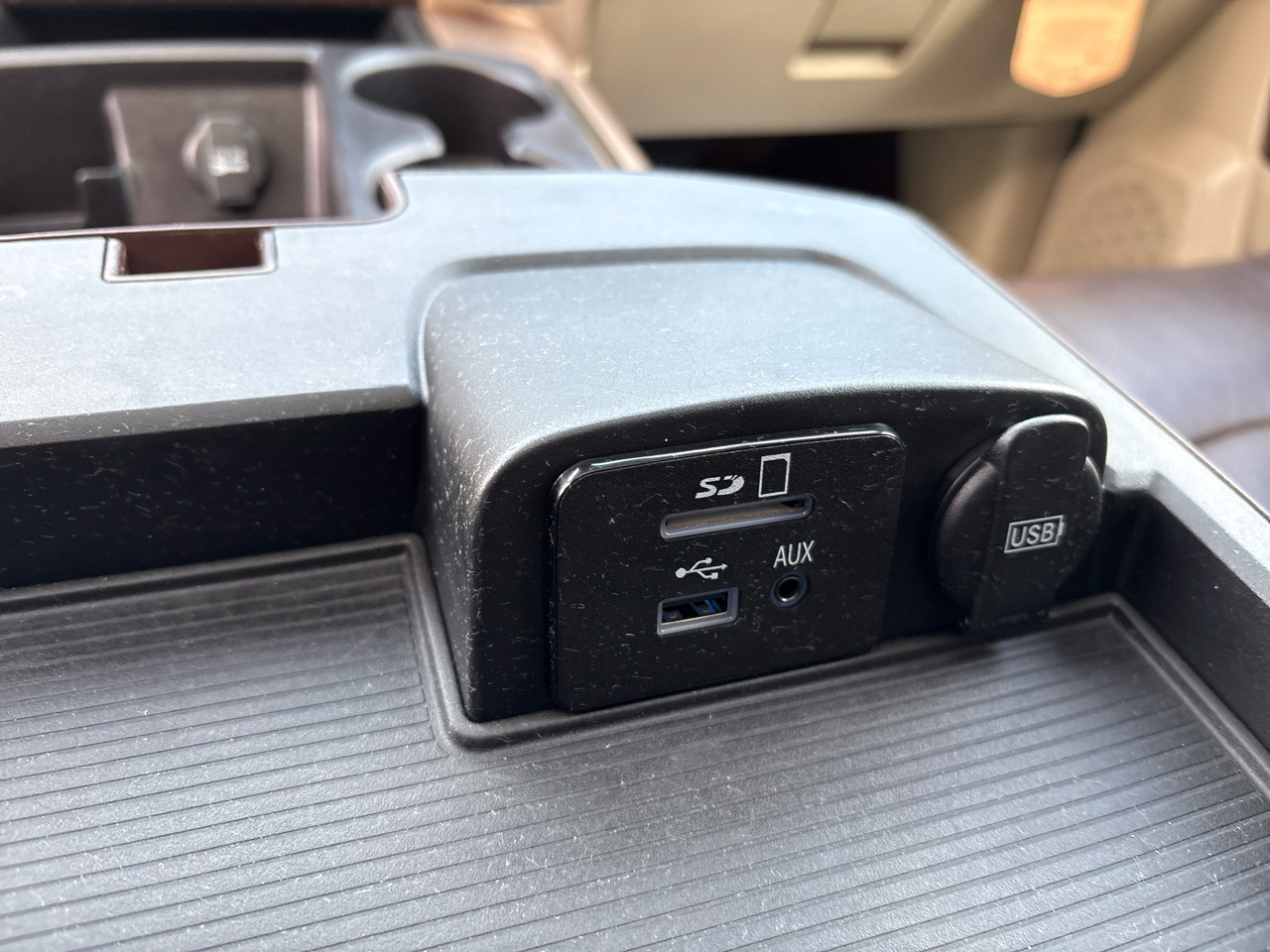 RAM 1500 4WD Crew Cab 140.5" Laramie Longhorn 2015