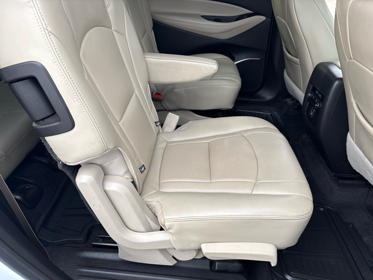 Buick Enclave AWD 4dr Essence 2020