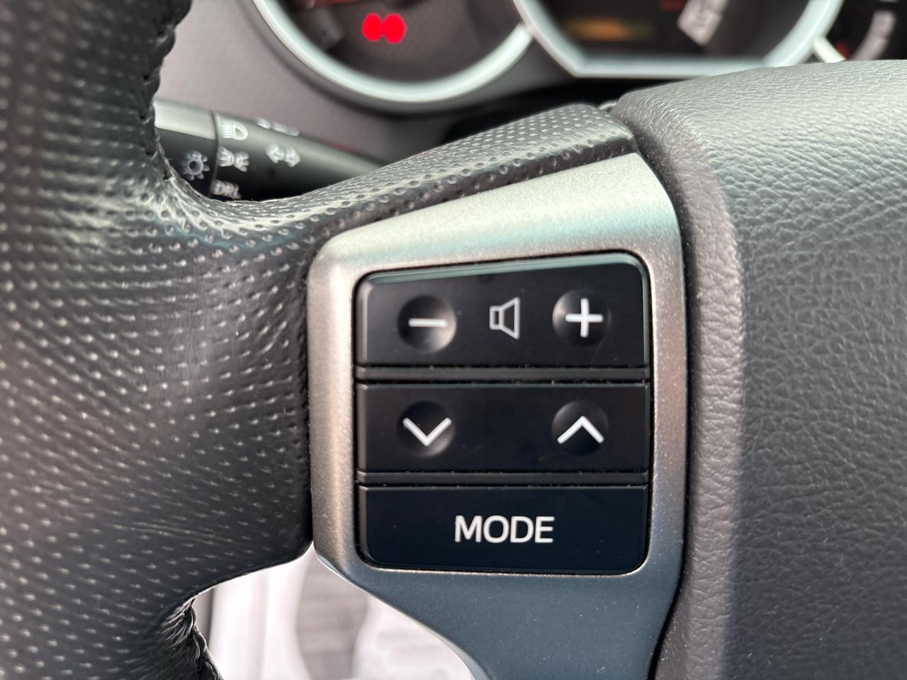 Toyota Tacoma 4WD Double Cab V6 AT Limited (Natl) 2013