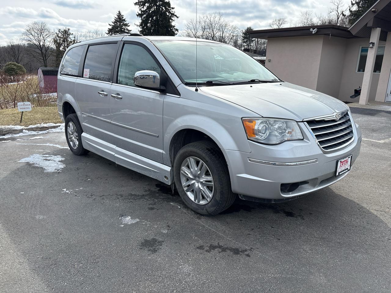 Chrysler Town & Country 4dr Wgn Limited *Ltd Avail* 2010
