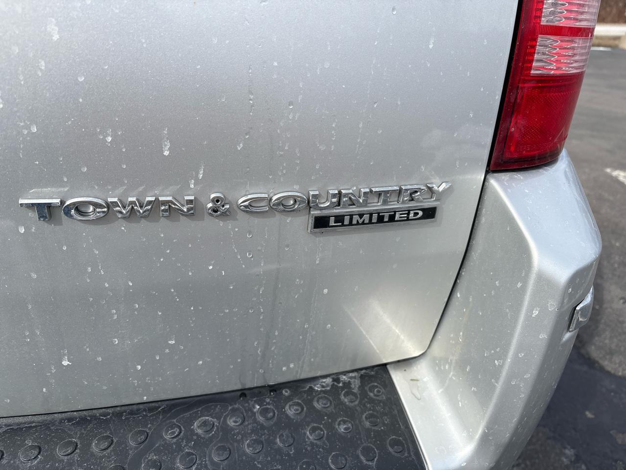 Chrysler Town & Country 4dr Wgn Limited *Ltd Avail* 2010