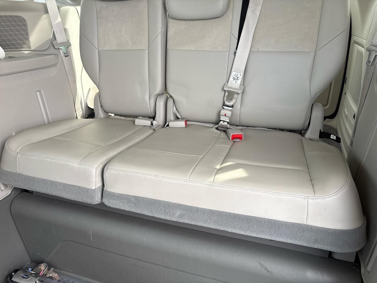 Chrysler Town & Country 4dr Wgn Limited *Ltd Avail* 2010