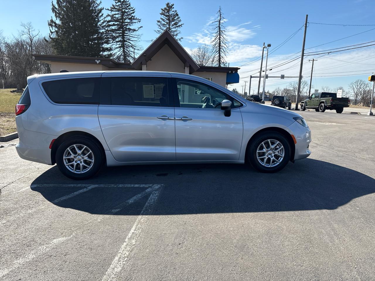 Chrysler Voyager LX FWD 2023