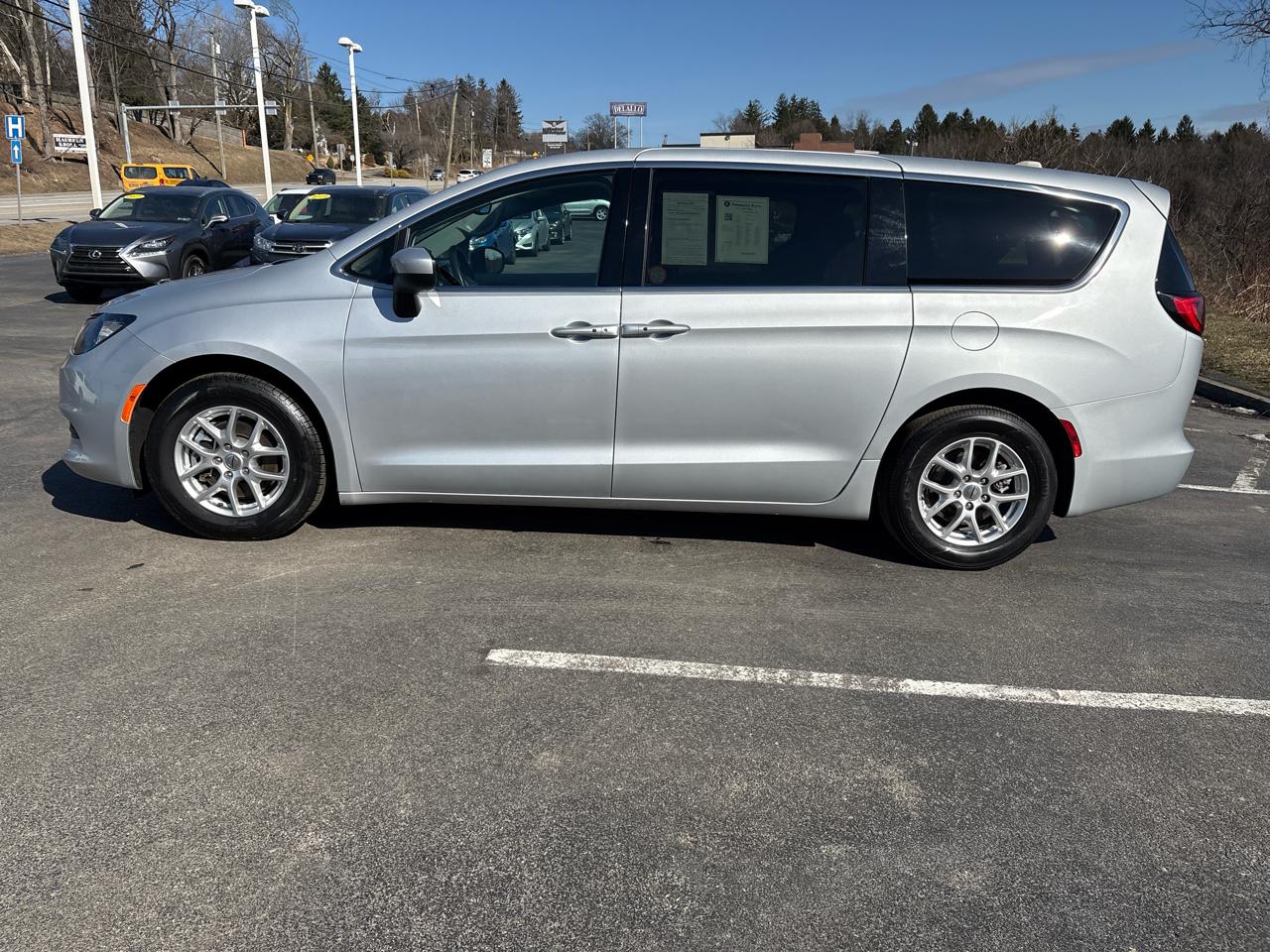 Chrysler Voyager LX FWD 2023
