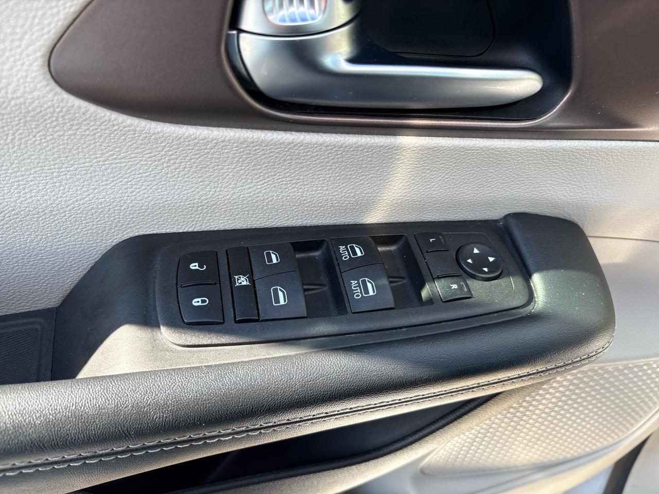 Chrysler Voyager LX FWD 2023