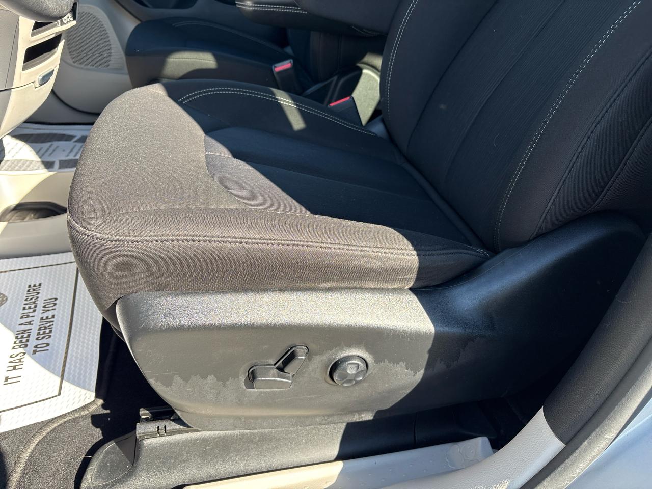 Chrysler Voyager LX FWD 2023