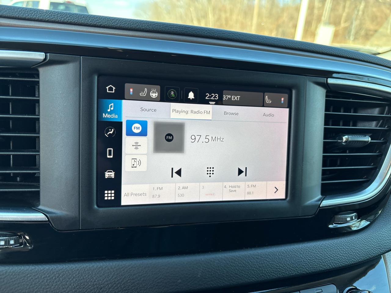 Chrysler Voyager LX FWD 2023