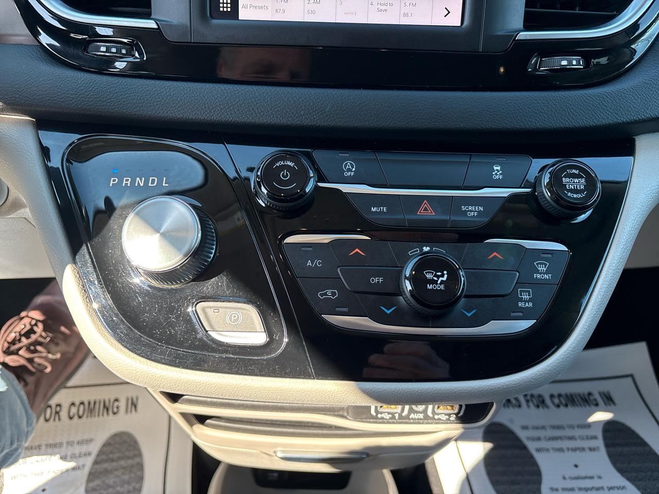 Chrysler Voyager LX FWD 2023