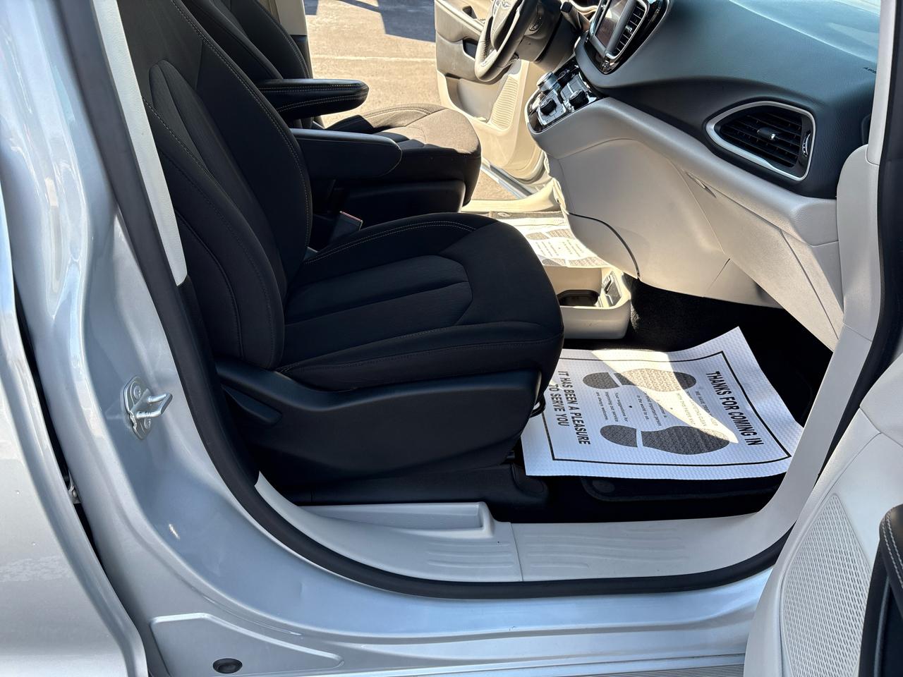 Chrysler Voyager LX FWD 2023