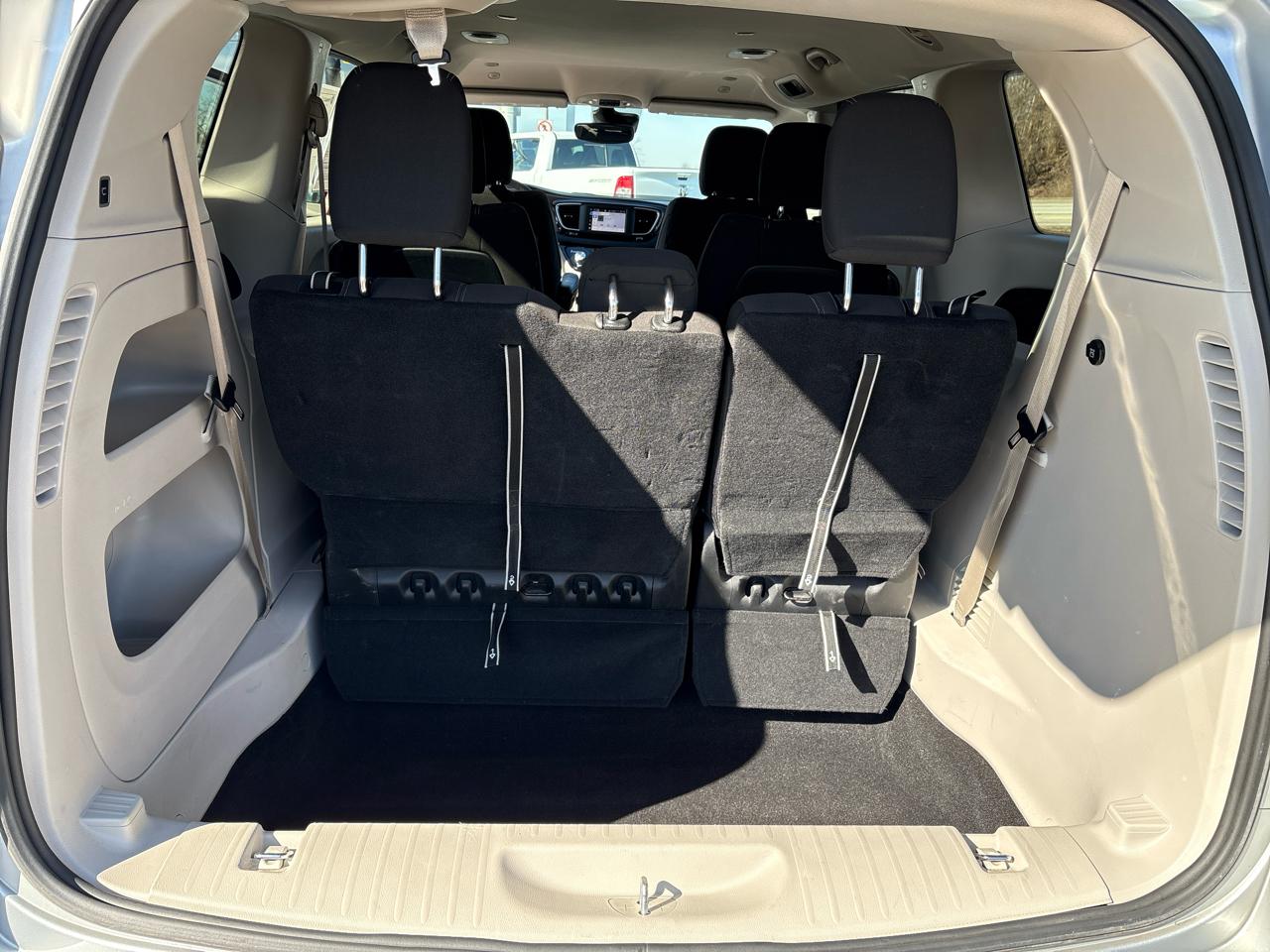 Chrysler Voyager LX FWD 2023