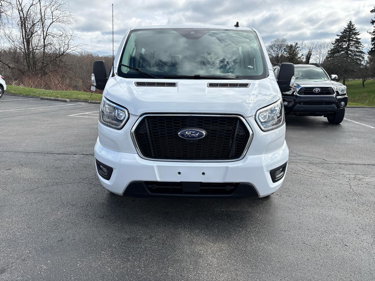 Ford Transit Passenger Wagon T-350 148" Low Roof XLT RWD 2023