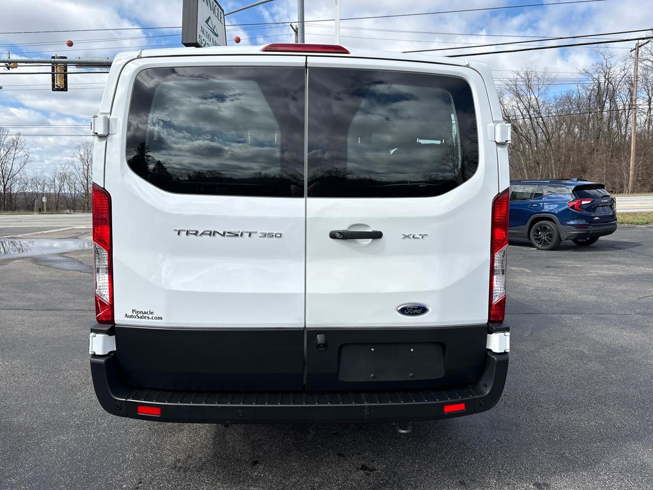 Ford Transit Passenger Wagon T-350 148" Low Roof XLT RWD 2023
