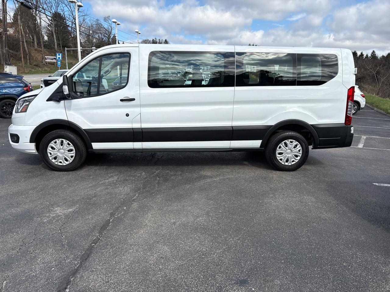Ford Transit Passenger Wagon T-350 148" Low Roof XLT RWD 2023