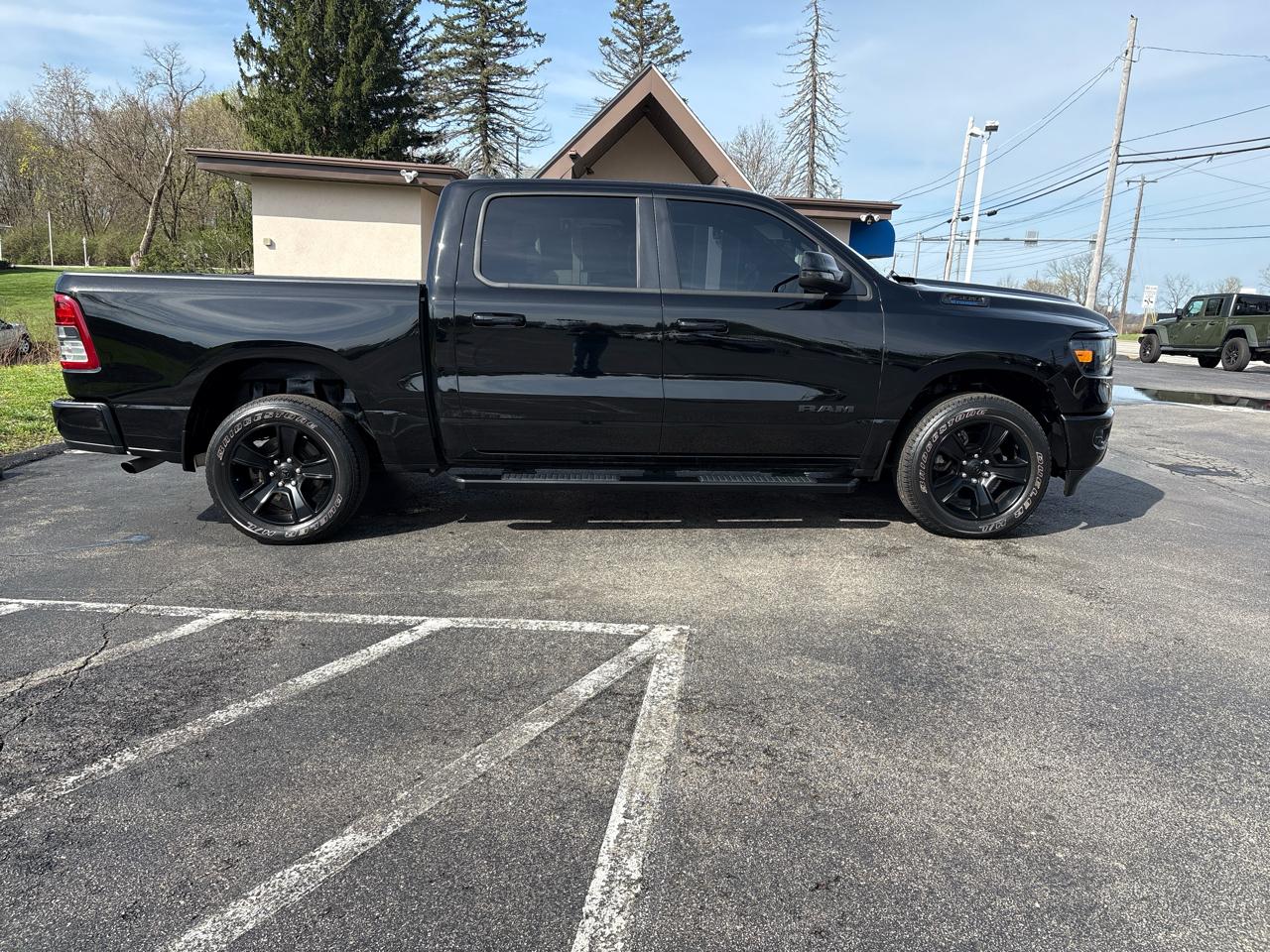 RAM 1500 Big Horn 4x4 Crew Cab 5'7" Box 2023