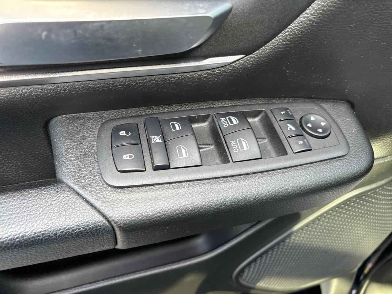 RAM 1500 Big Horn 4x4 Crew Cab 5'7" Box 2023