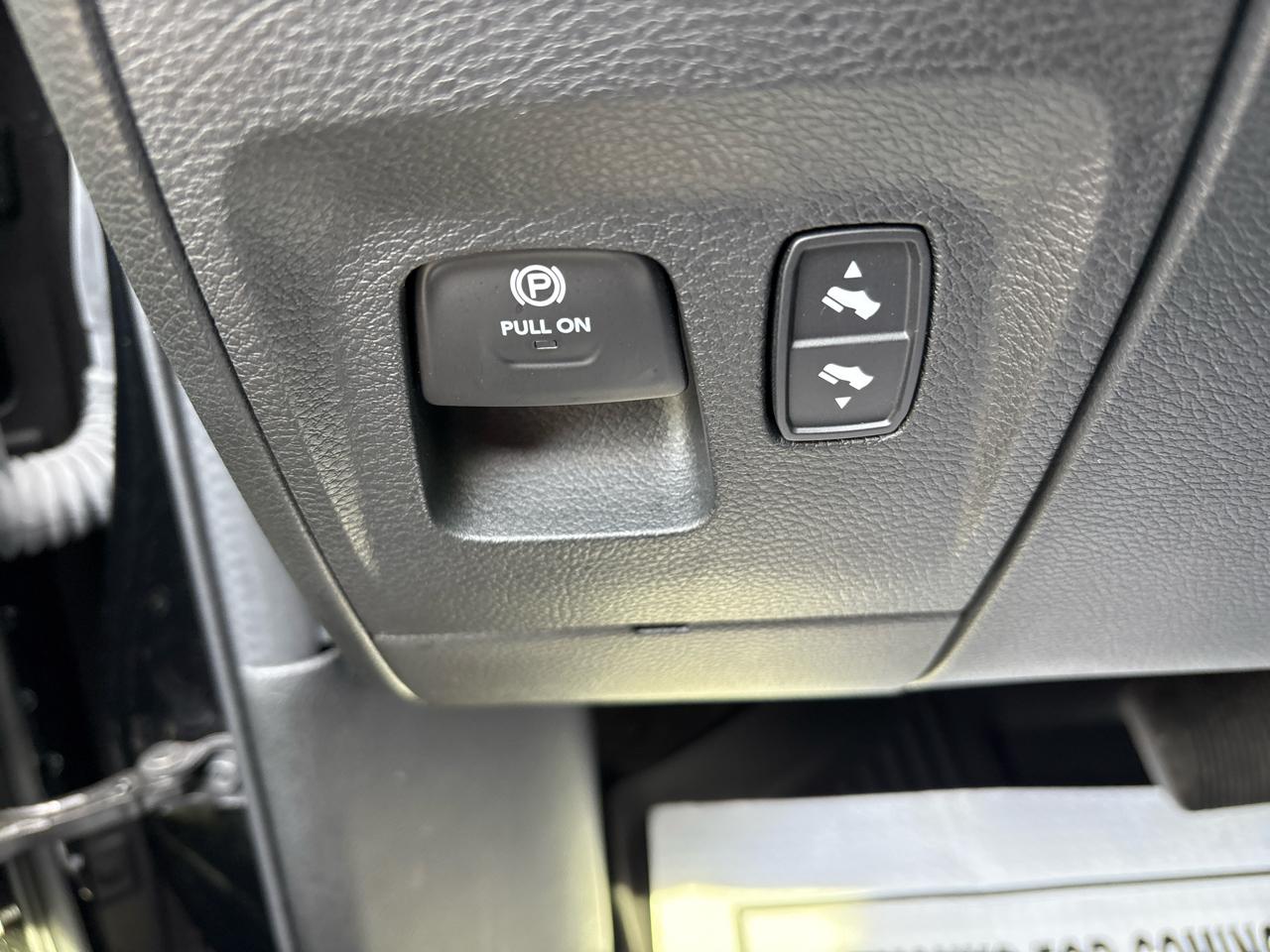 RAM 1500 Big Horn 4x4 Crew Cab 5'7" Box 2023