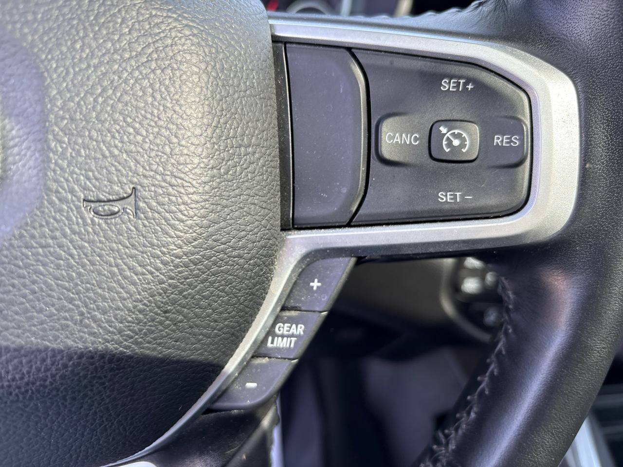 RAM 1500 Big Horn 4x4 Crew Cab 5'7" Box 2023