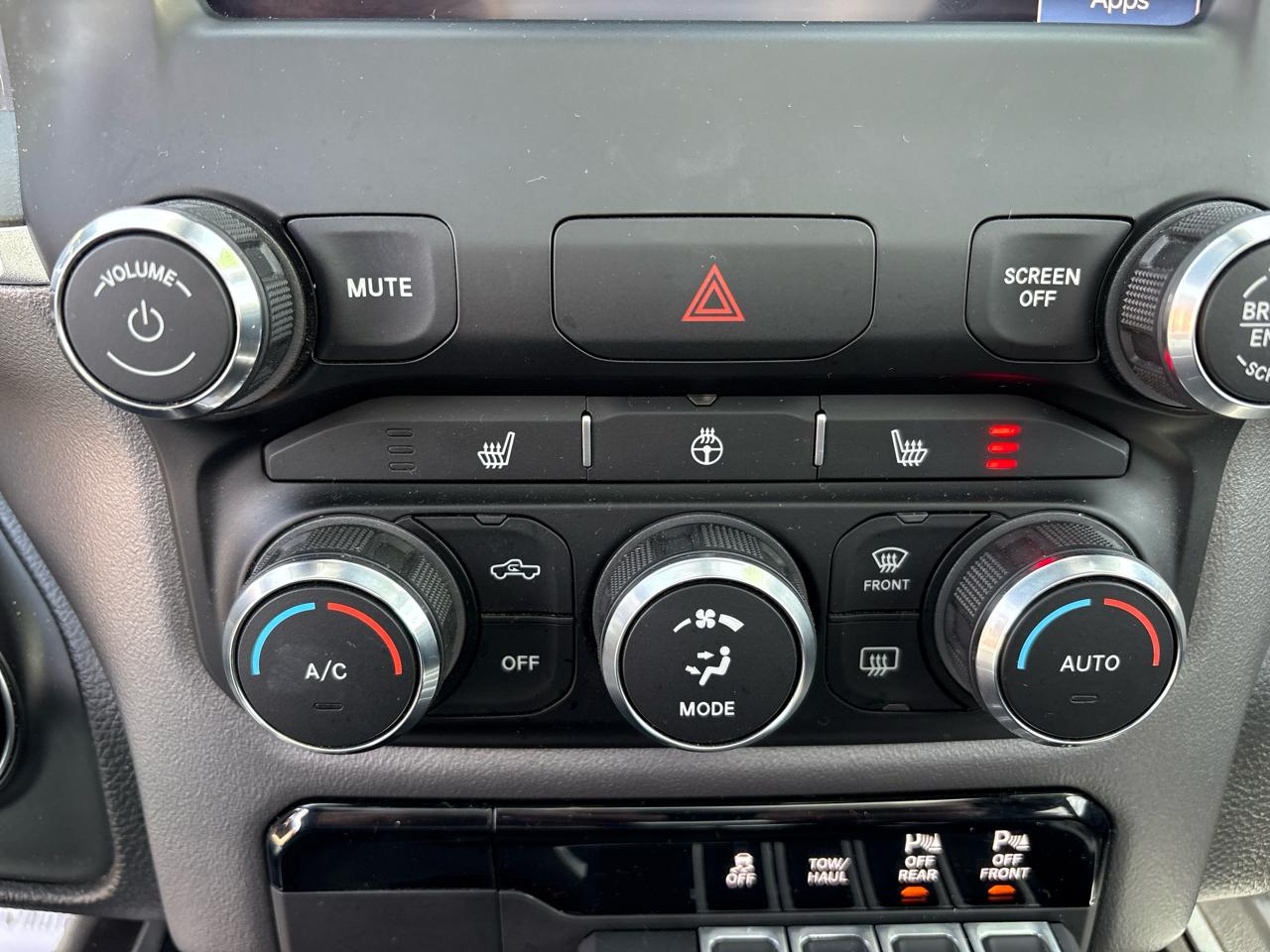 RAM 1500 Big Horn 4x4 Crew Cab 5'7" Box 2023