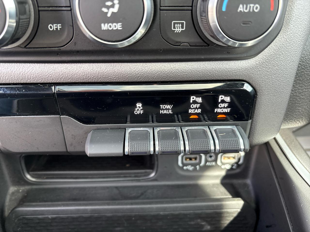 RAM 1500 Big Horn 4x4 Crew Cab 5'7" Box 2023