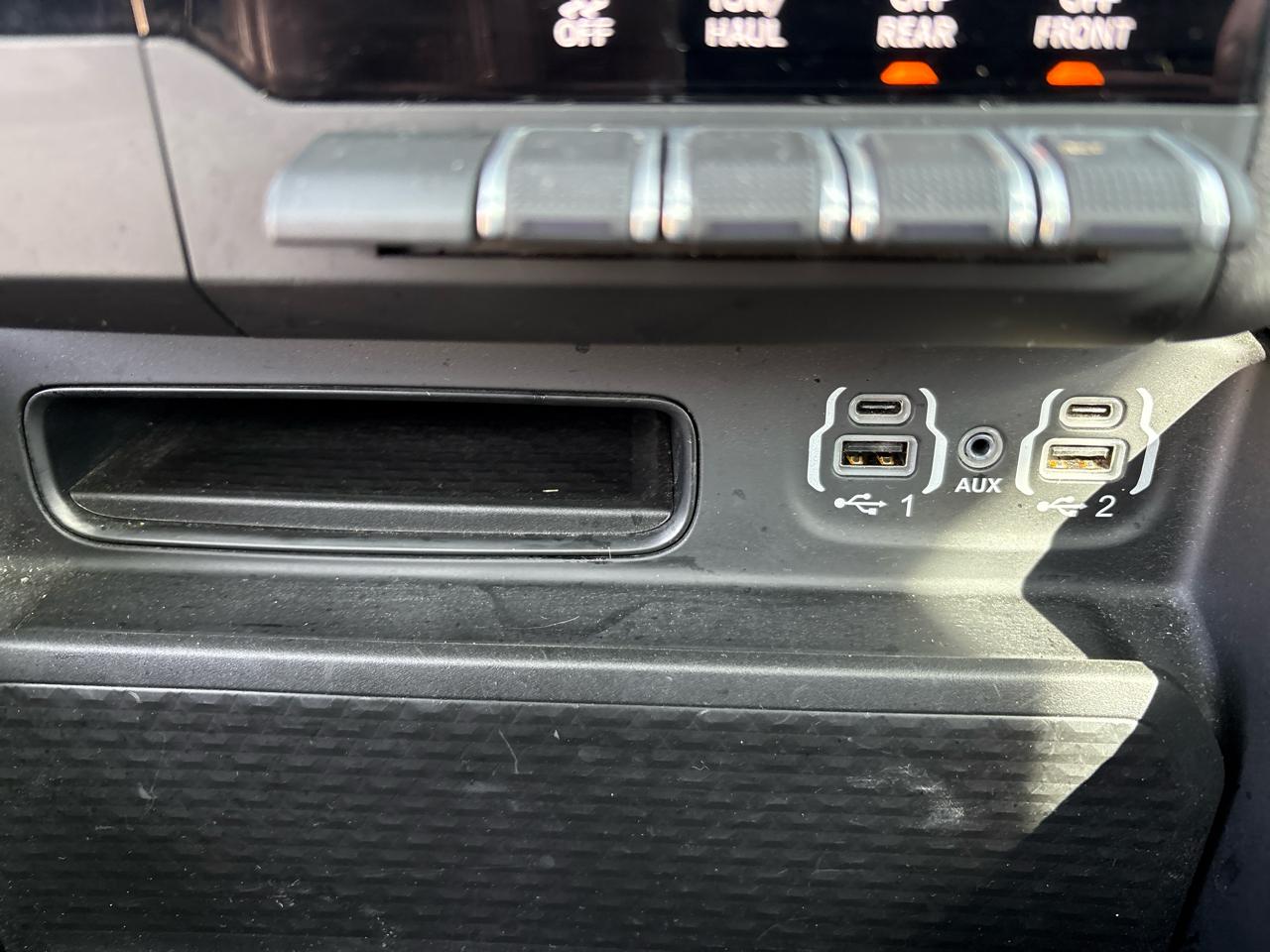 RAM 1500 Big Horn 4x4 Crew Cab 5'7" Box 2023