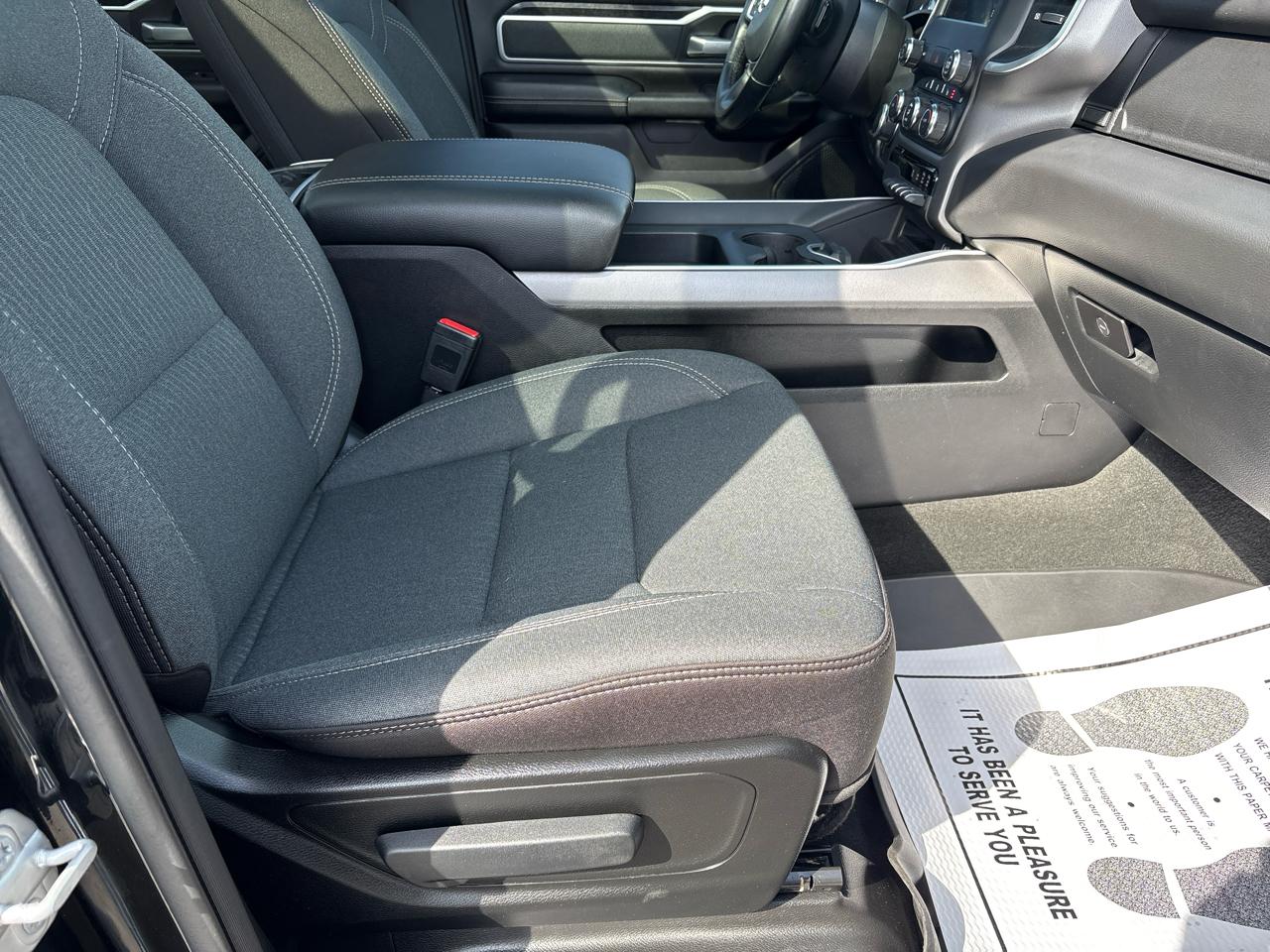 RAM 1500 Big Horn 4x4 Crew Cab 5'7" Box 2023