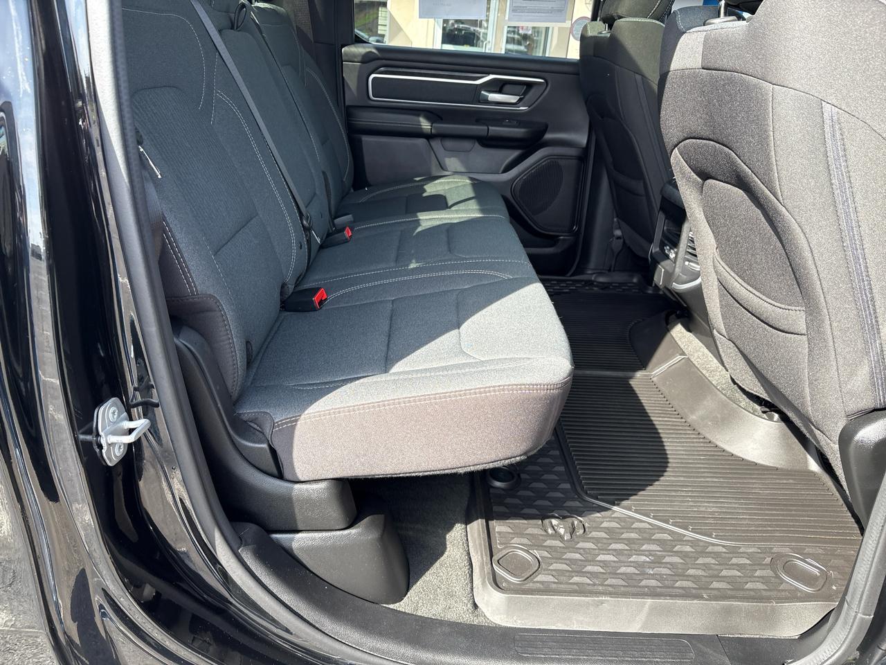 RAM 1500 Big Horn 4x4 Crew Cab 5'7" Box 2023