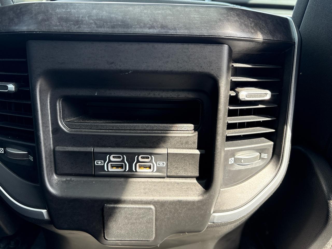 RAM 1500 Big Horn 4x4 Crew Cab 5'7" Box 2023