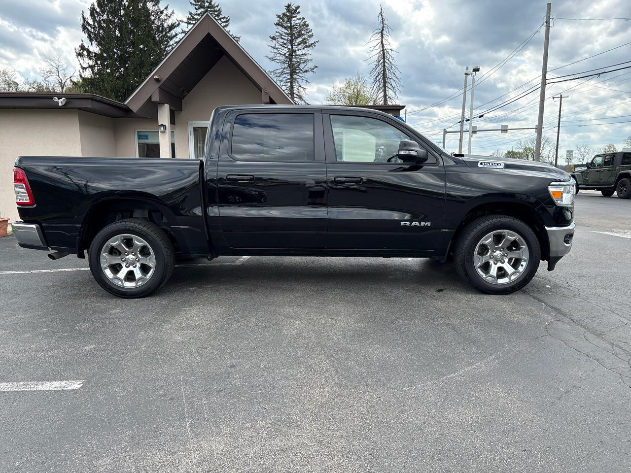 RAM 1500 Big Horn 4x4 Crew Cab 5'7" Box 2022