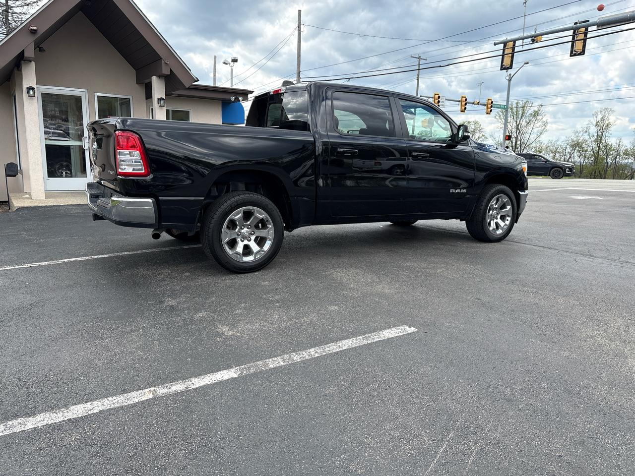 RAM 1500 Big Horn 4x4 Crew Cab 5'7" Box 2022