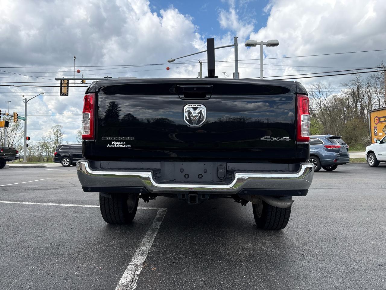 RAM 1500 Big Horn 4x4 Crew Cab 5'7" Box 2022