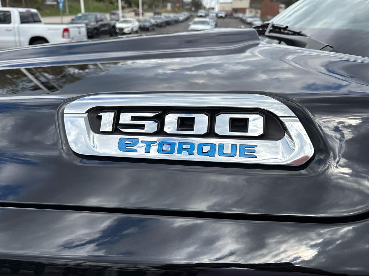 RAM 1500 Big Horn 4x4 Crew Cab 5'7" Box 2022