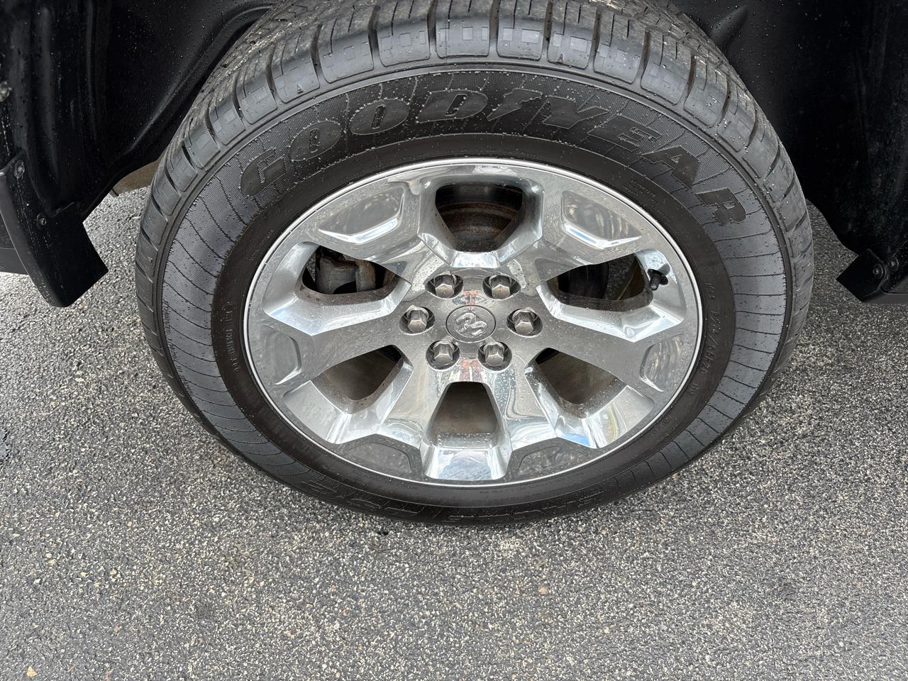 RAM 1500 Big Horn 4x4 Crew Cab 5'7" Box 2022