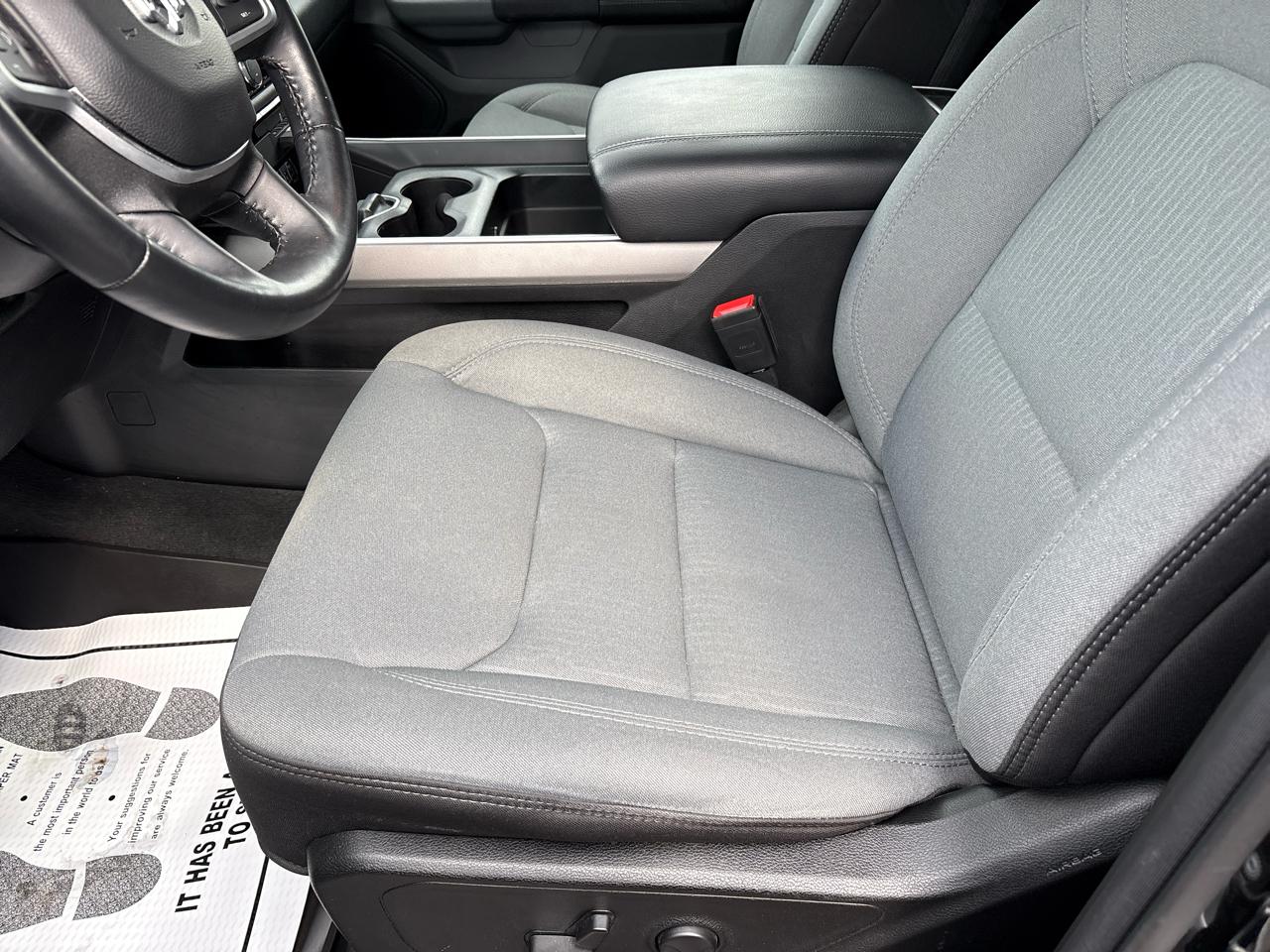 RAM 1500 Big Horn 4x4 Crew Cab 5'7" Box 2022