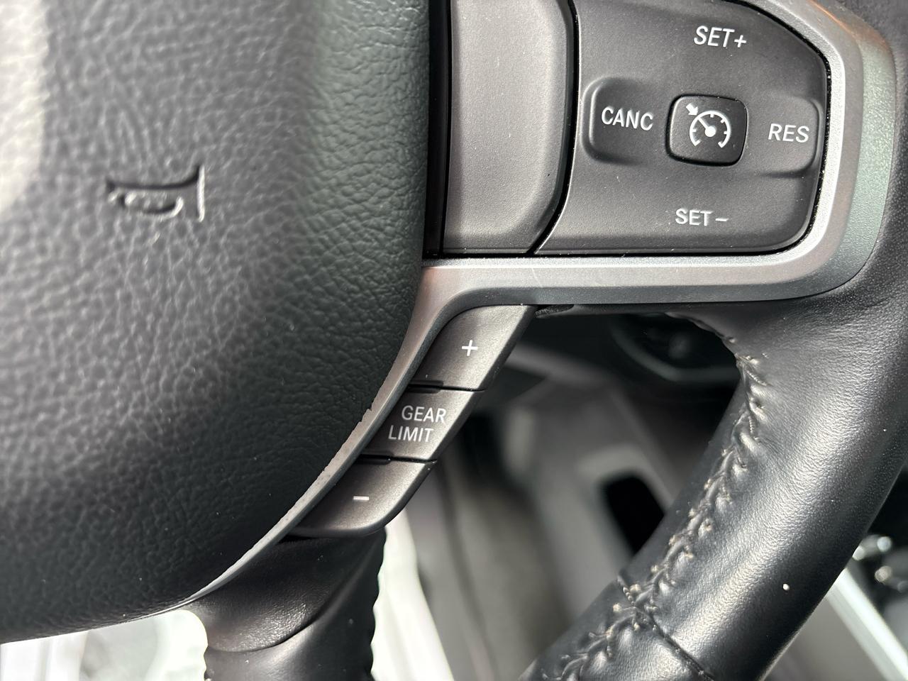 RAM 1500 Big Horn 4x4 Crew Cab 5'7" Box 2022