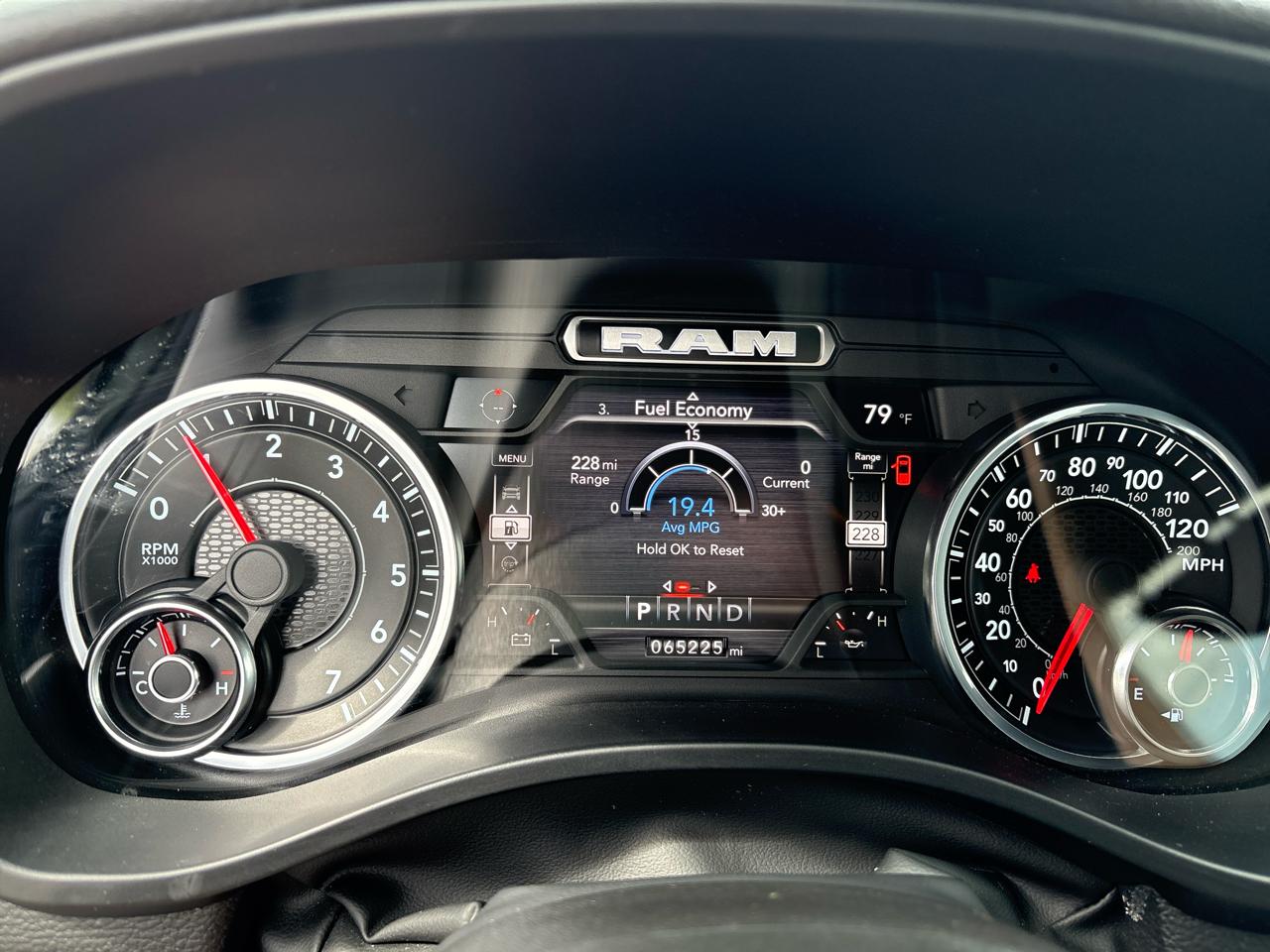 RAM 1500 Big Horn 4x4 Crew Cab 5'7" Box 2022