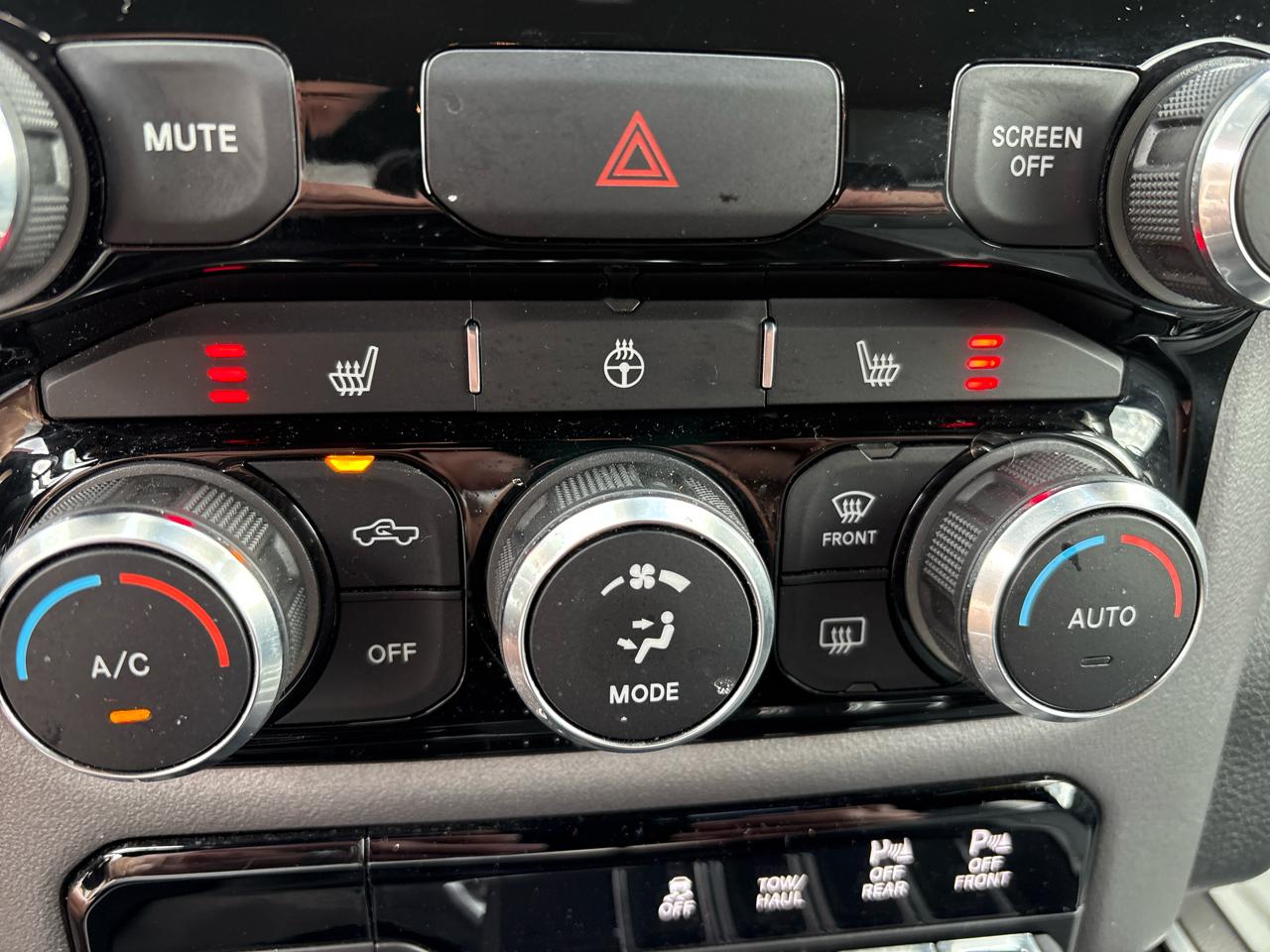 RAM 1500 Big Horn 4x4 Crew Cab 5'7" Box 2022