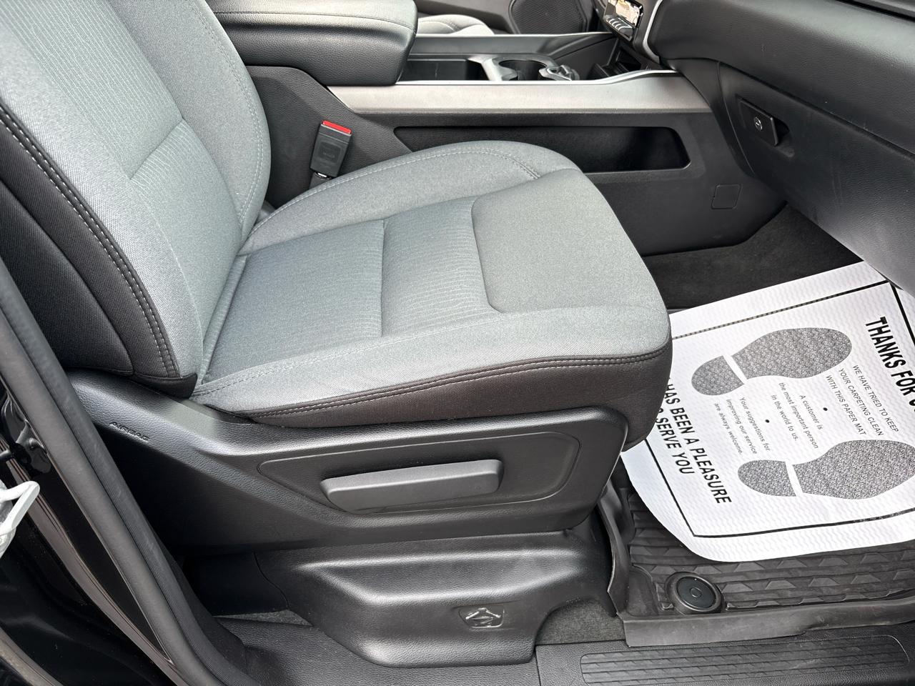 RAM 1500 Big Horn 4x4 Crew Cab 5'7" Box 2022