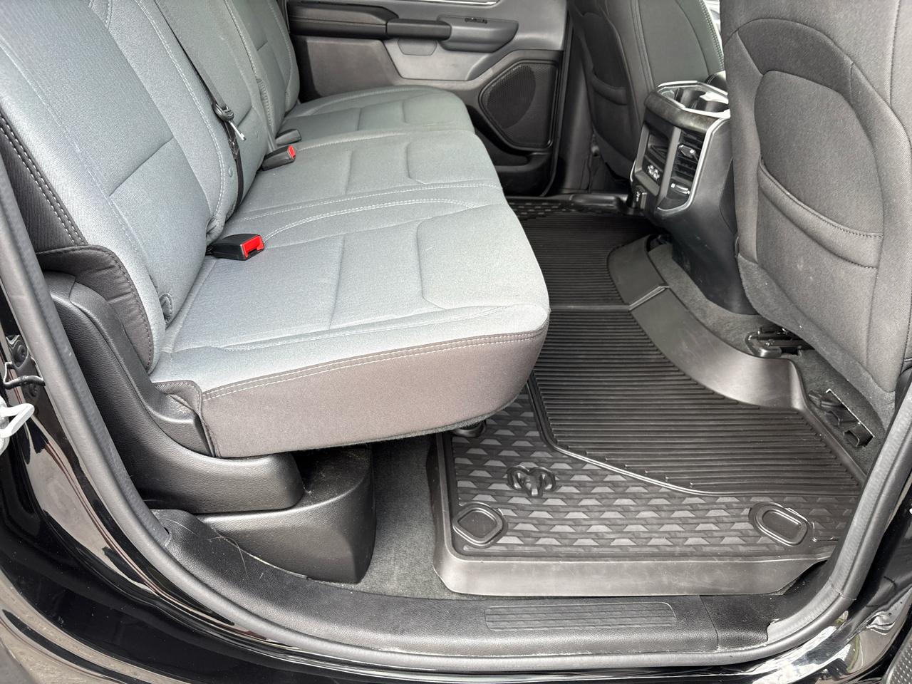 RAM 1500 Big Horn 4x4 Crew Cab 5'7" Box 2022