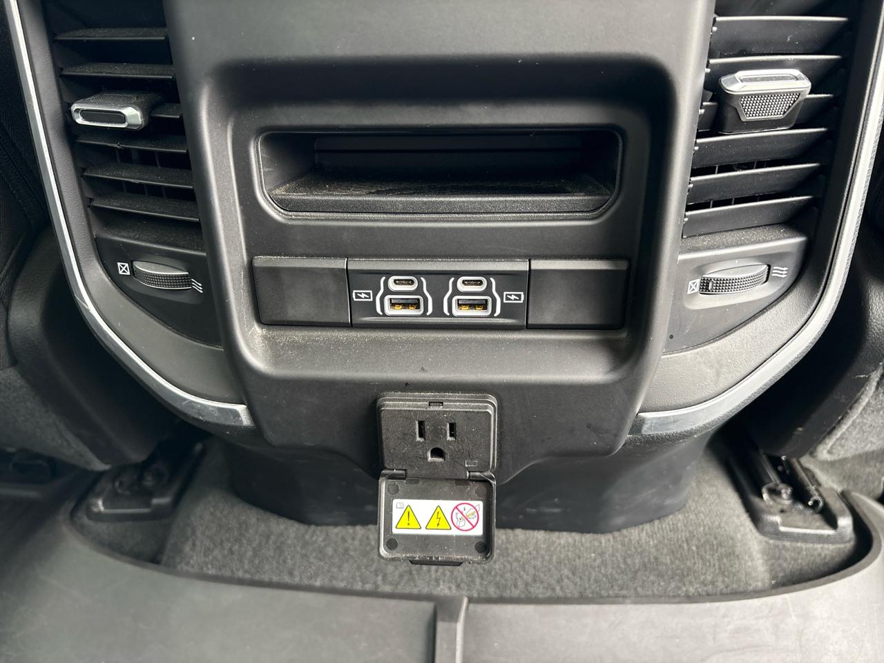 RAM 1500 Big Horn 4x4 Crew Cab 5'7" Box 2022