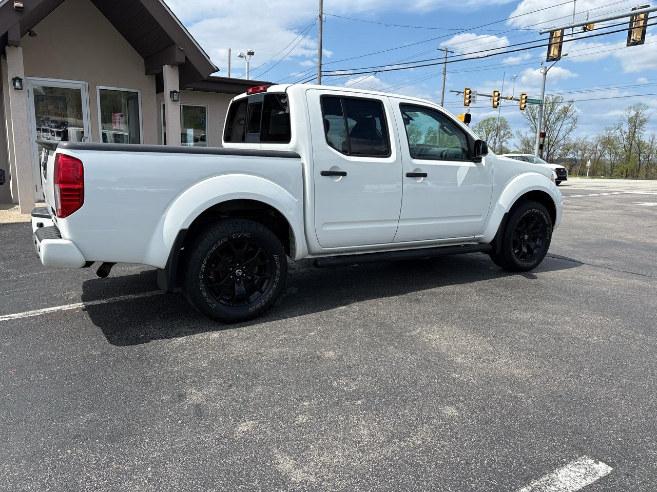 Nissan Frontier Crew Cab 4x4 SV V6 Auto 2018