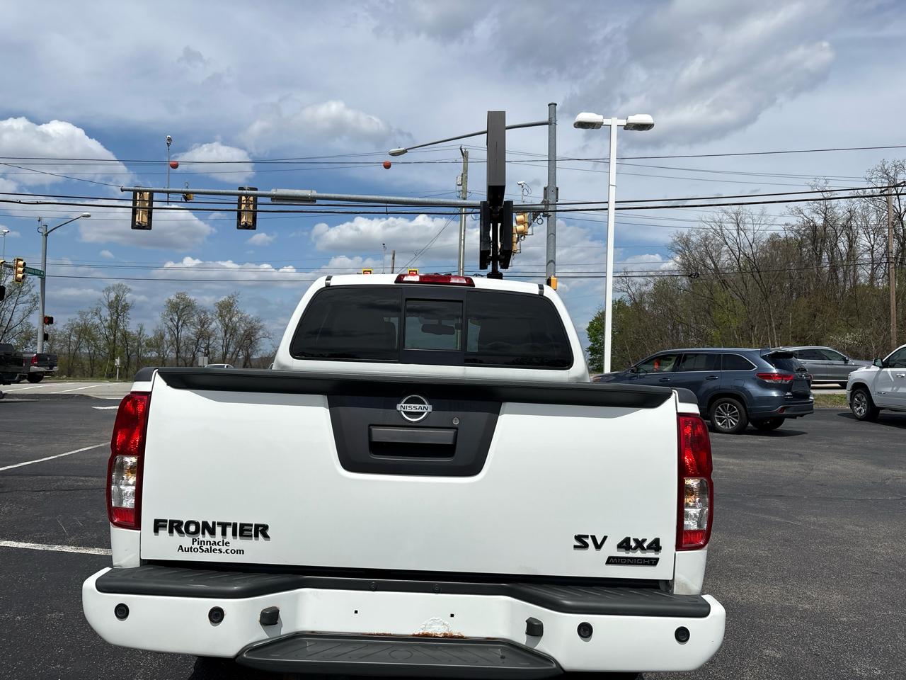 Nissan Frontier Crew Cab 4x4 SV V6 Auto 2018