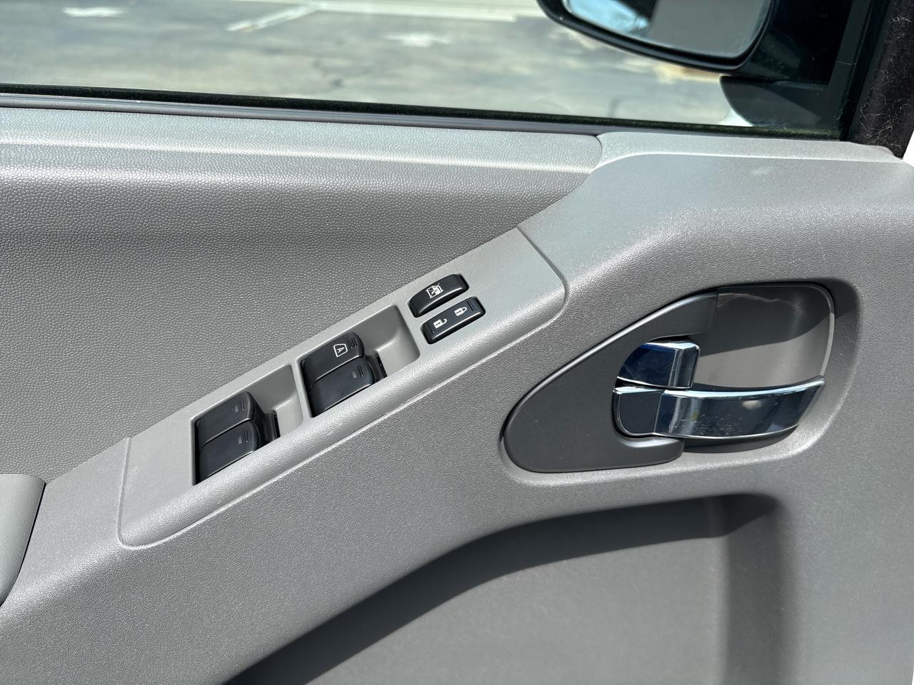 Nissan Frontier Crew Cab 4x4 SV V6 Auto 2018