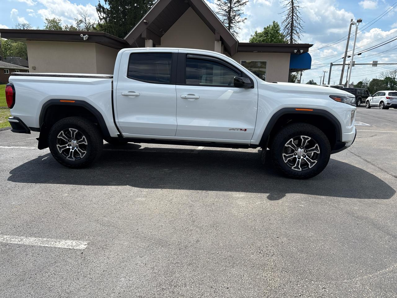 GMC Canyon 4WD Crew Cab AT4 2023