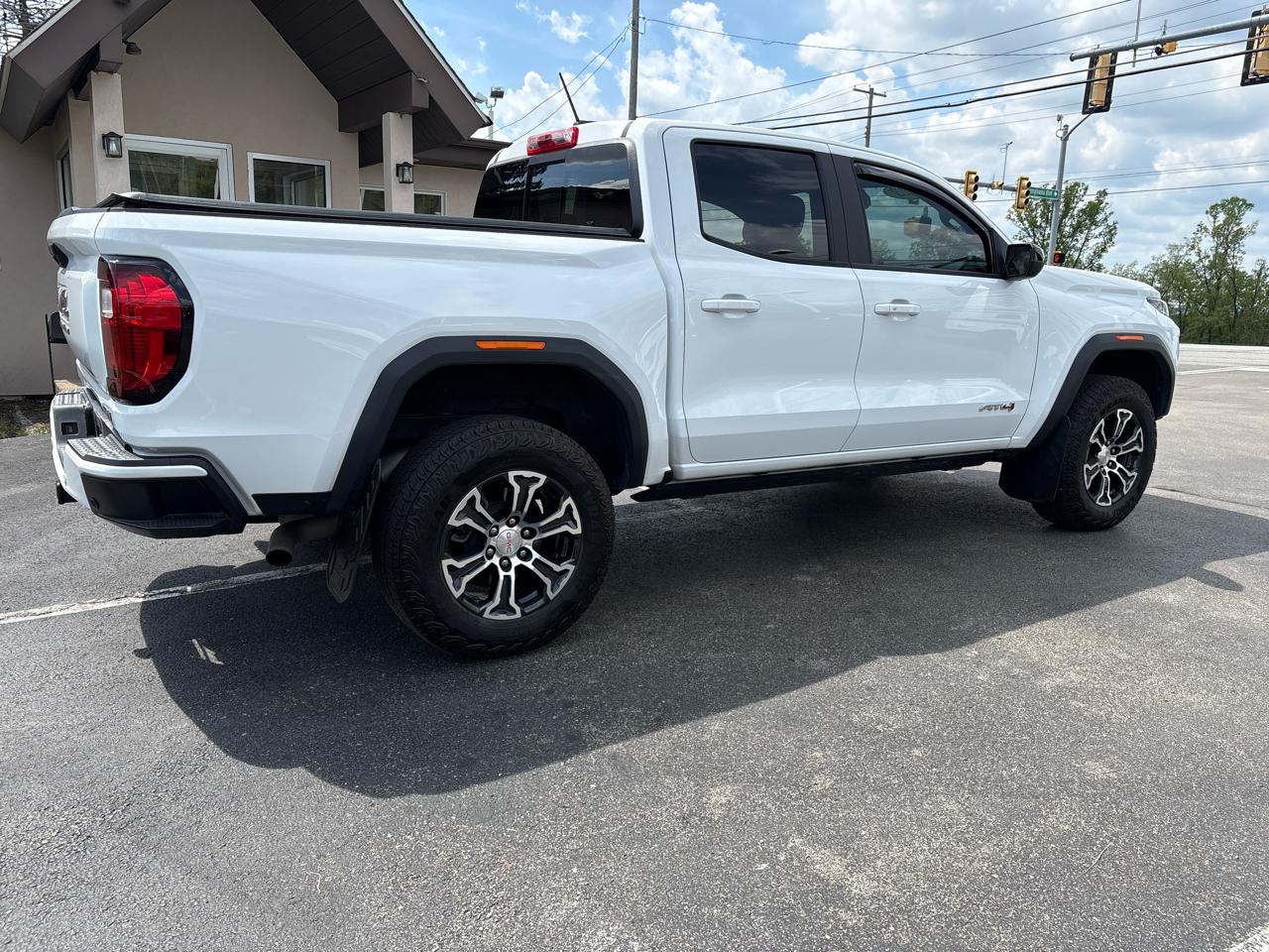 GMC Canyon 4WD Crew Cab AT4 2023
